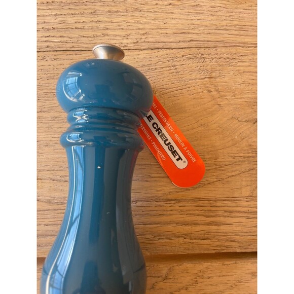 Le Creuset Acrylic Classic Manual Pepper Mill 8 in Deep Teal NEW - Picture 4 of 8